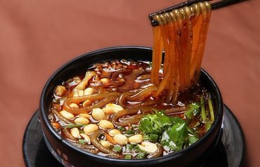 成都小吃肥腸粉搭配“鍋盔”，一個鍋盔3兩肉！