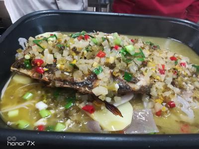 地道重慶萬州烤魚技術91视频安全网站，外焦裏嫩回味無窮